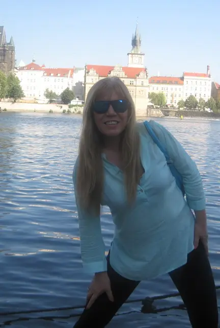 Lucia V Fernández presenta su portafolio y próximo libro Lucia V Fernández presenta su portafolio y próximo libro